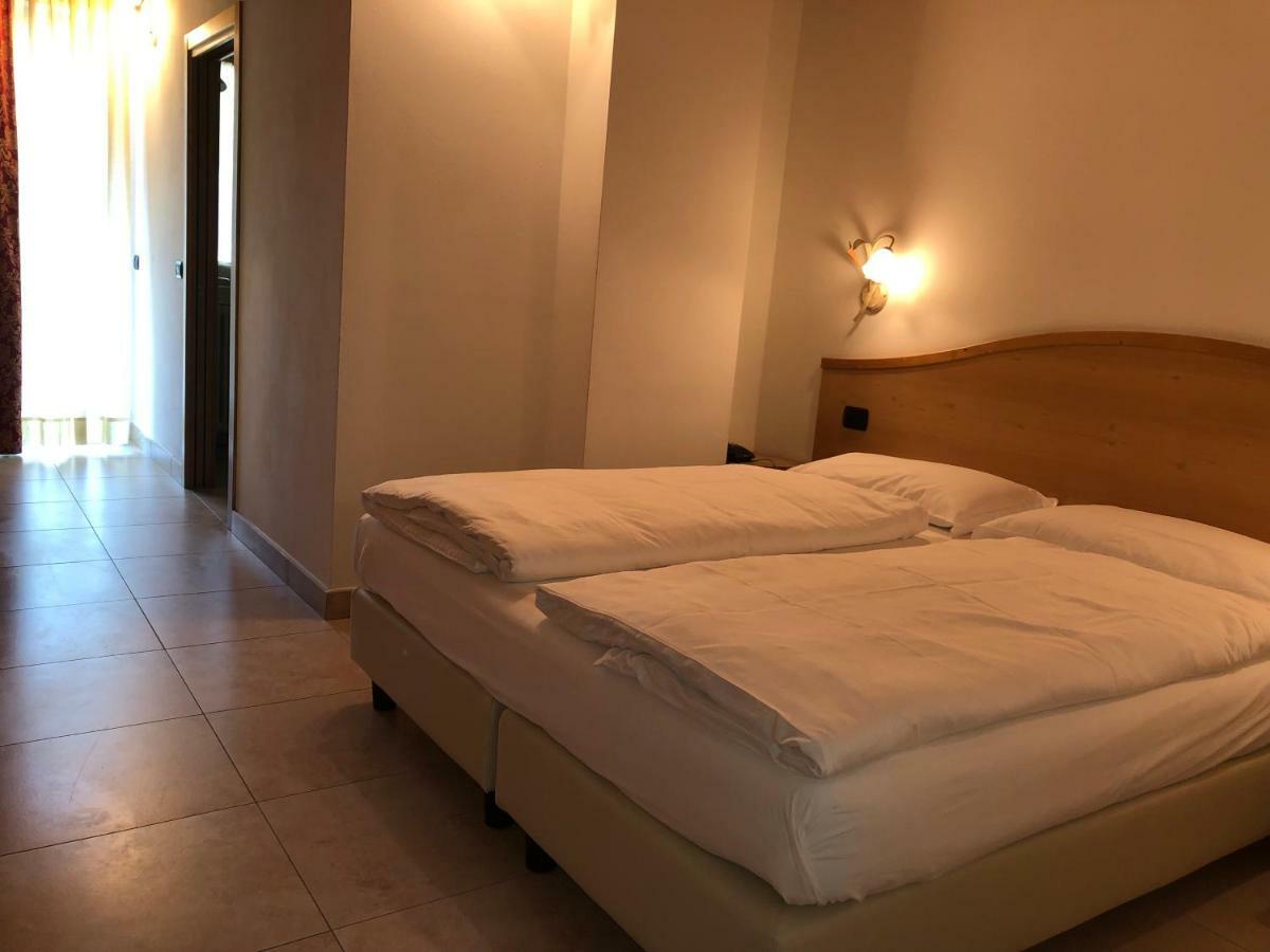 פייבה די לדרו Alpieve Albergo Pieve מראה חיצוני תמונה